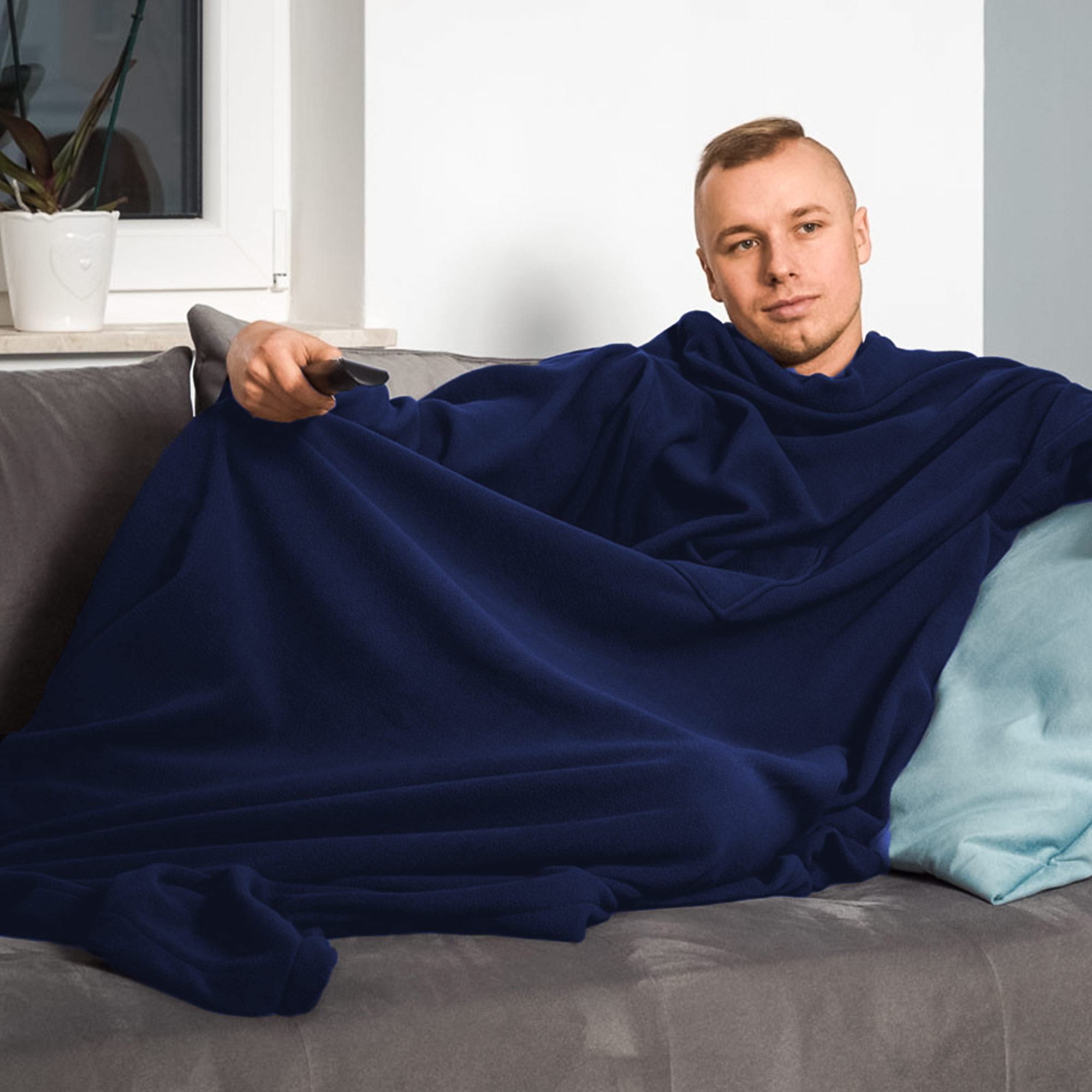 Weiche Kuscheldecke mit Ärmeln - Blau